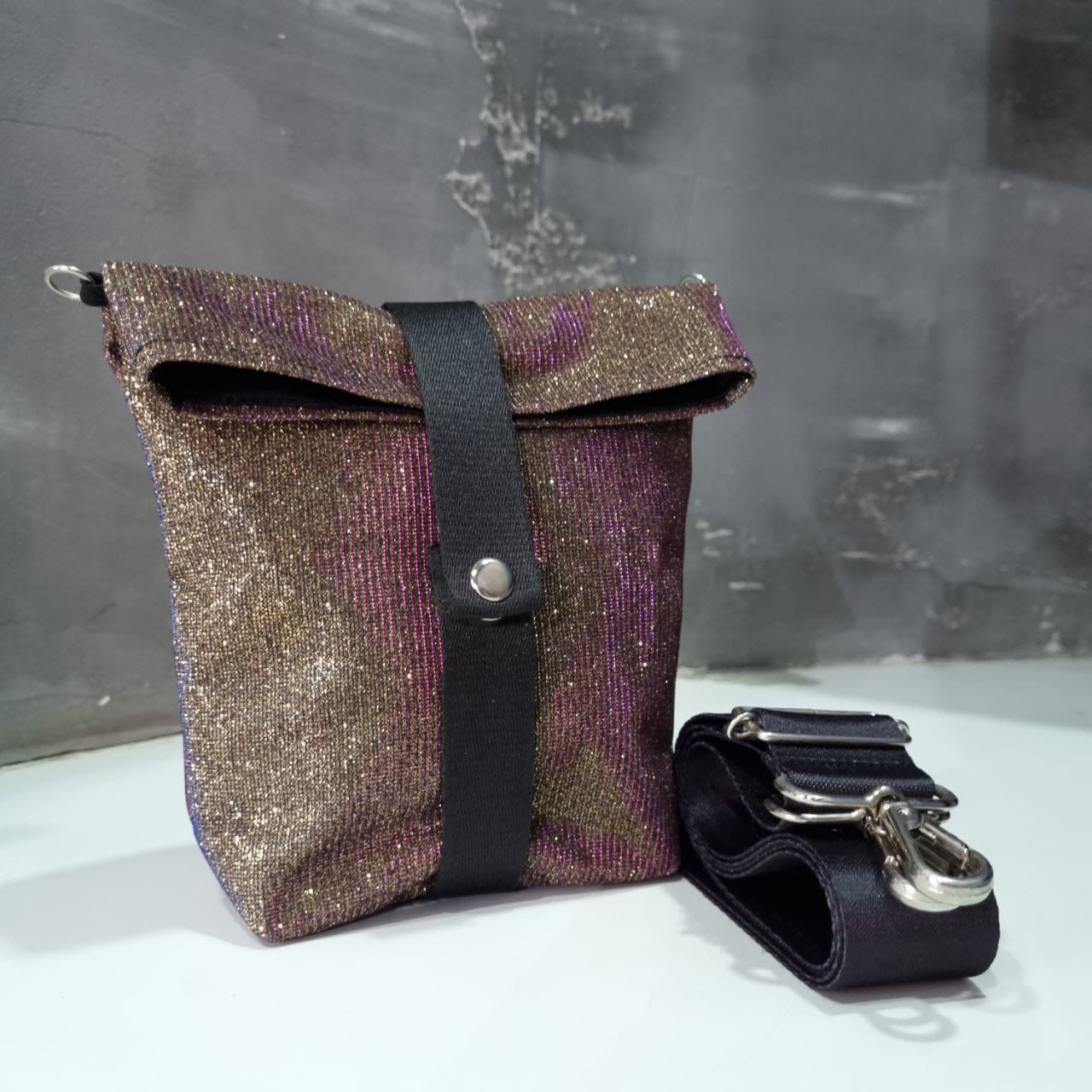 Face Bag Aslan Multi Collor Alça Preta – Coleção Limitada